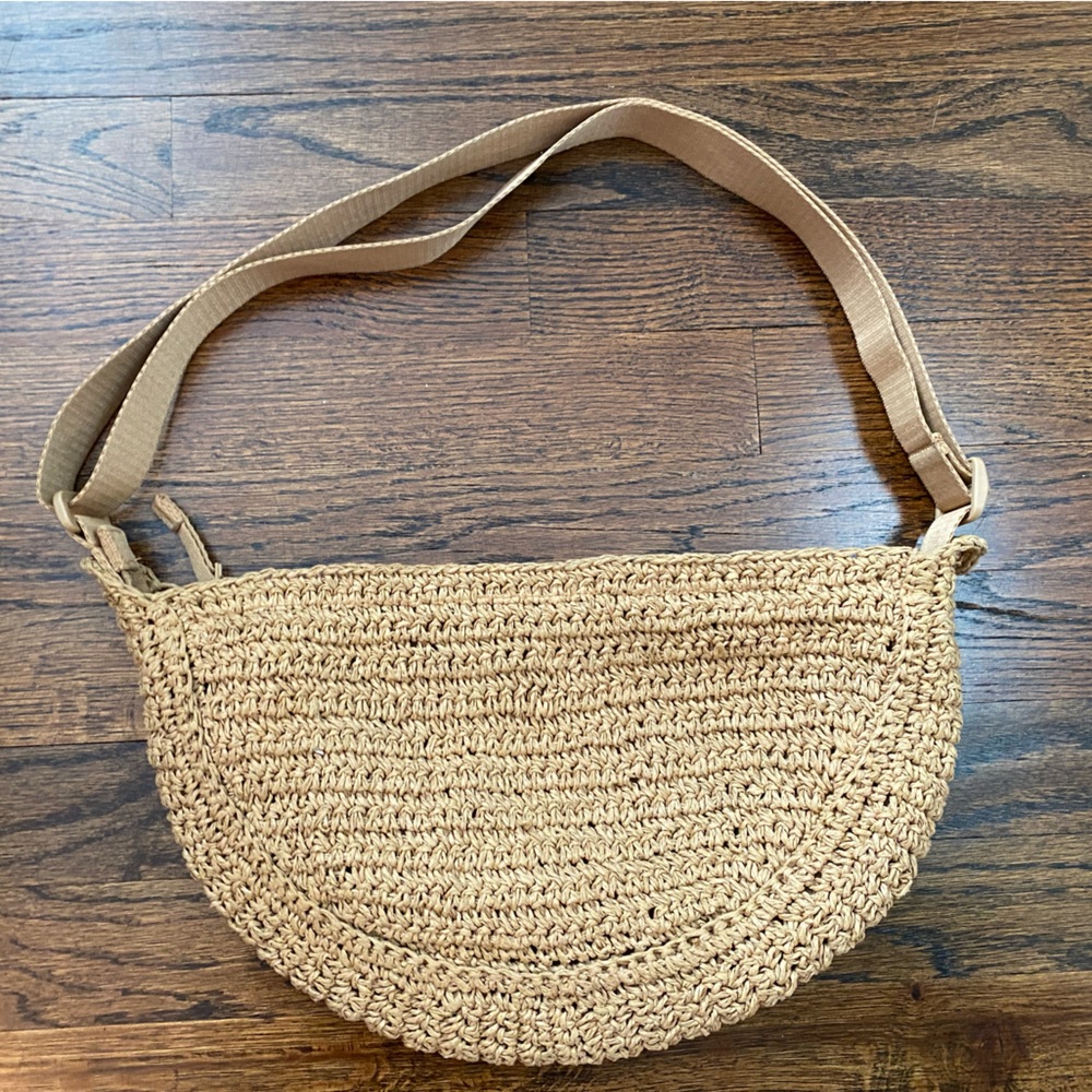 Woven Straw Half-Moon Crossbody Shoulder Bag Natural Tan paper UNIQLO zip purse